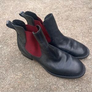 Men's BORN Black Leather Slip On Chelsea Boots Red Elastic Panels size 11